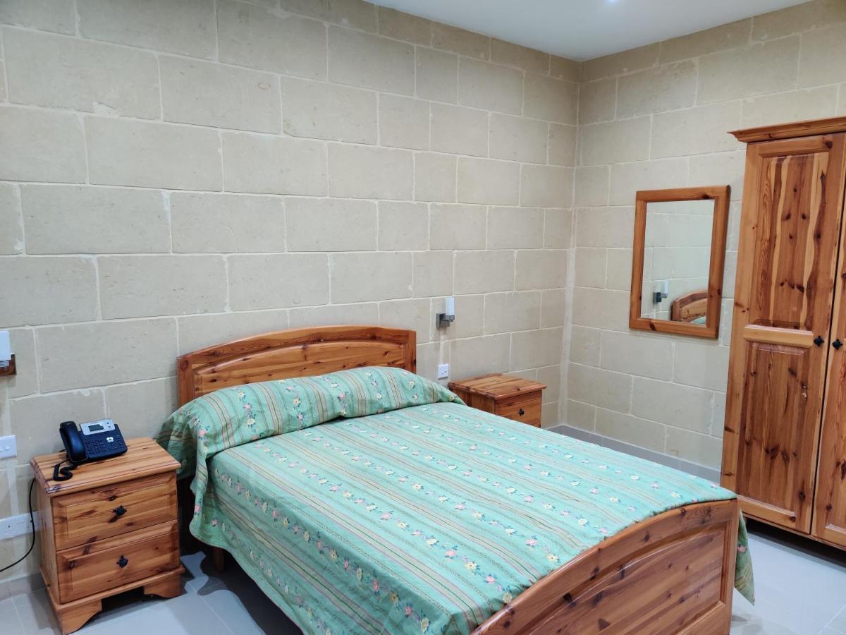 Country Inn Sannat Εξωτερικό φωτογραφία