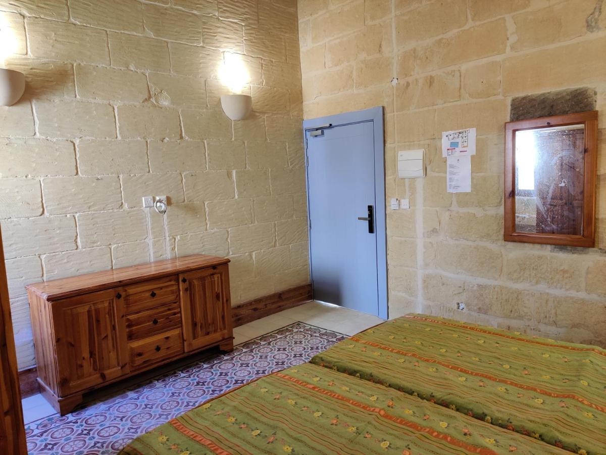 Country Inn Sannat Εξωτερικό φωτογραφία