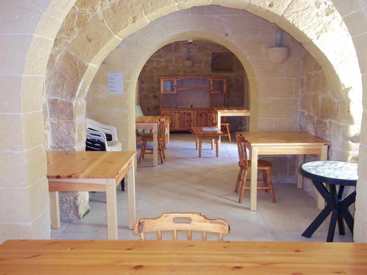 Country Inn Sannat Εξωτερικό φωτογραφία