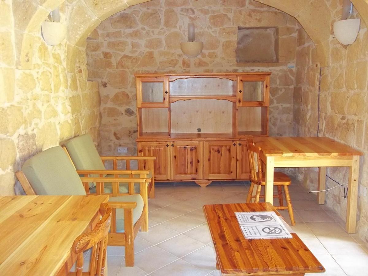 Country Inn Sannat Εξωτερικό φωτογραφία